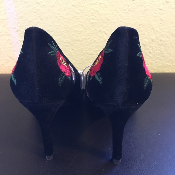 Women’s Gemma pointed toe pumps - Picture 4 of 6